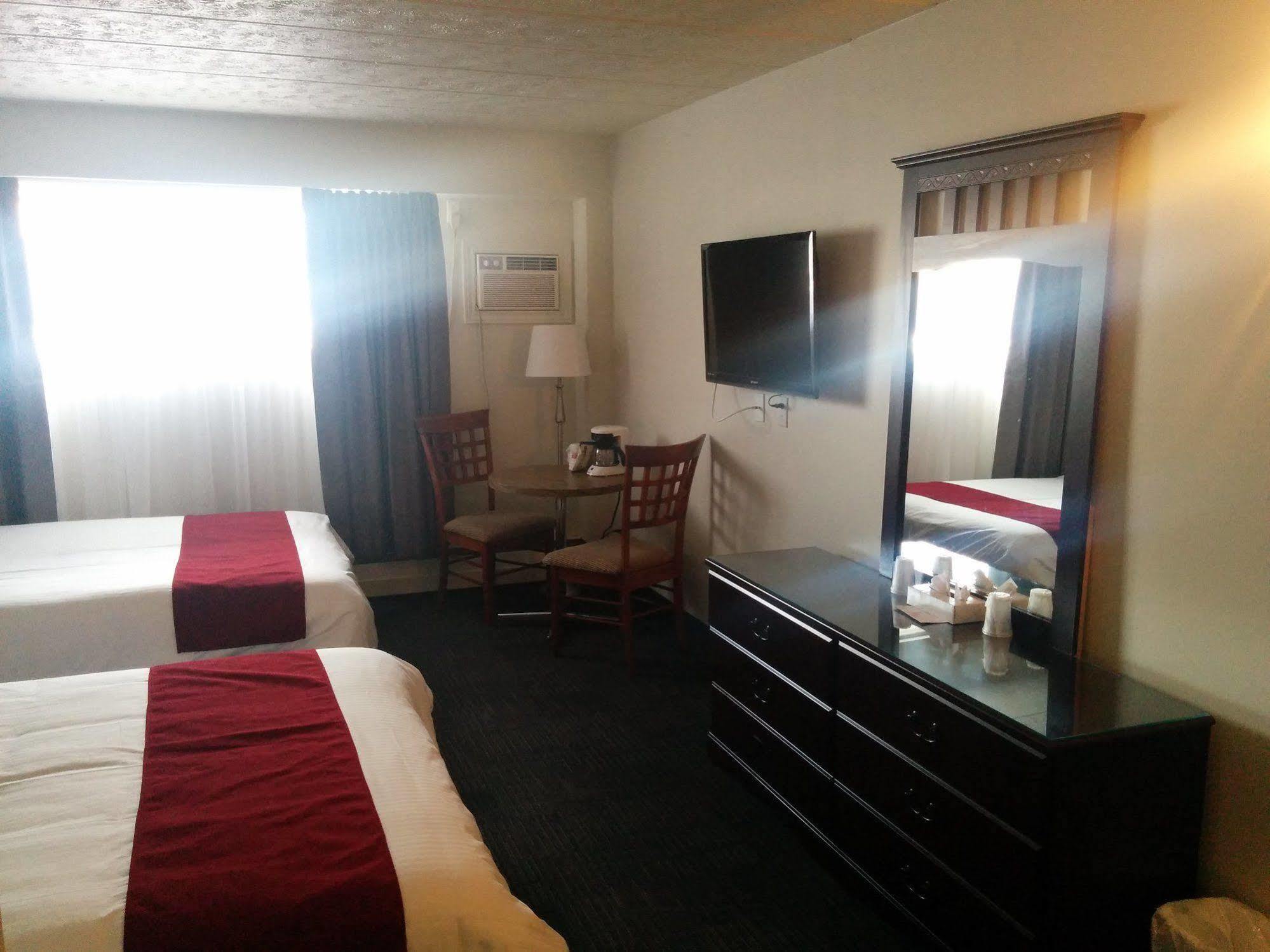 Hotel Le Principal Granby Kültér fotó