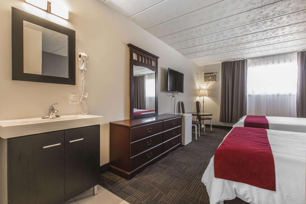 Hotel Le Principal Granby Kültér fotó