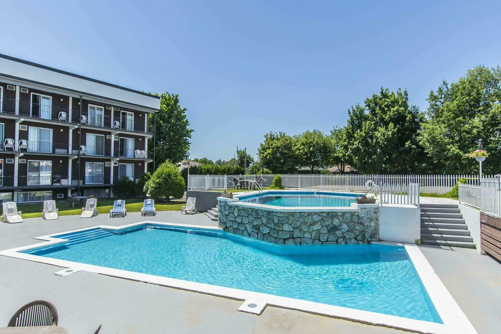 Hotel Le Principal Granby Kültér fotó