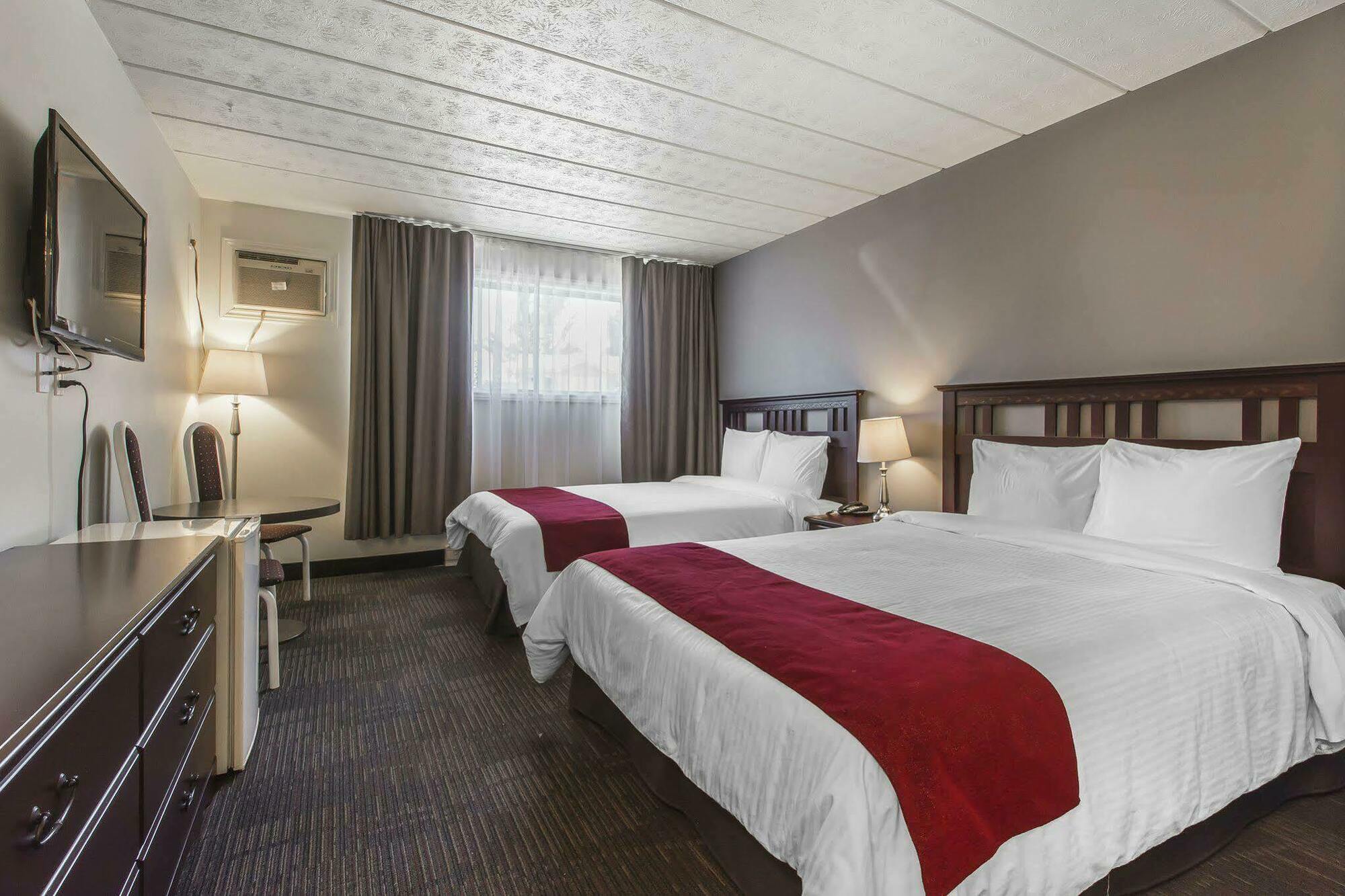Hotel Le Principal Granby Kültér fotó
