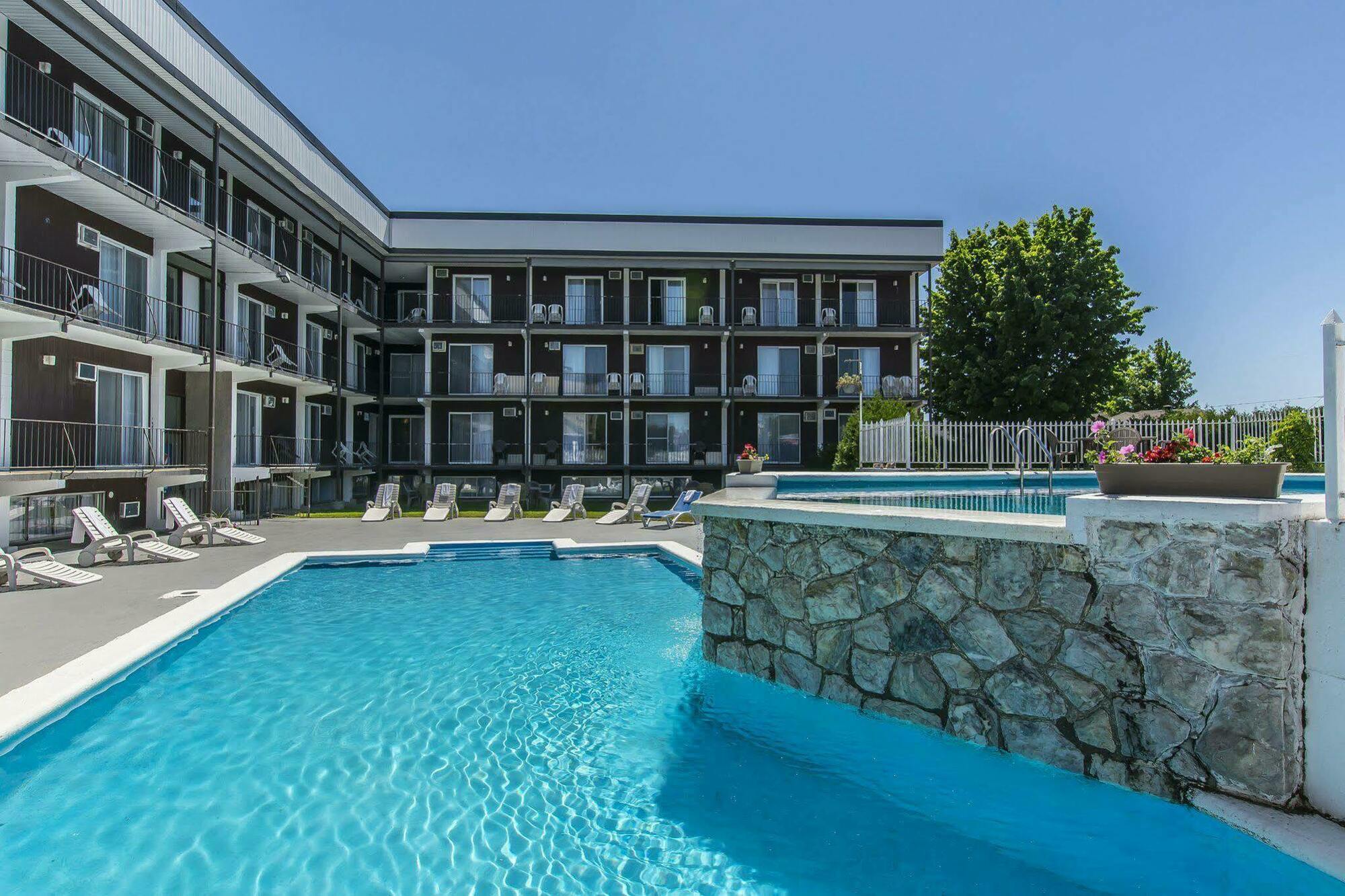 Hotel Le Principal Granby Kültér fotó